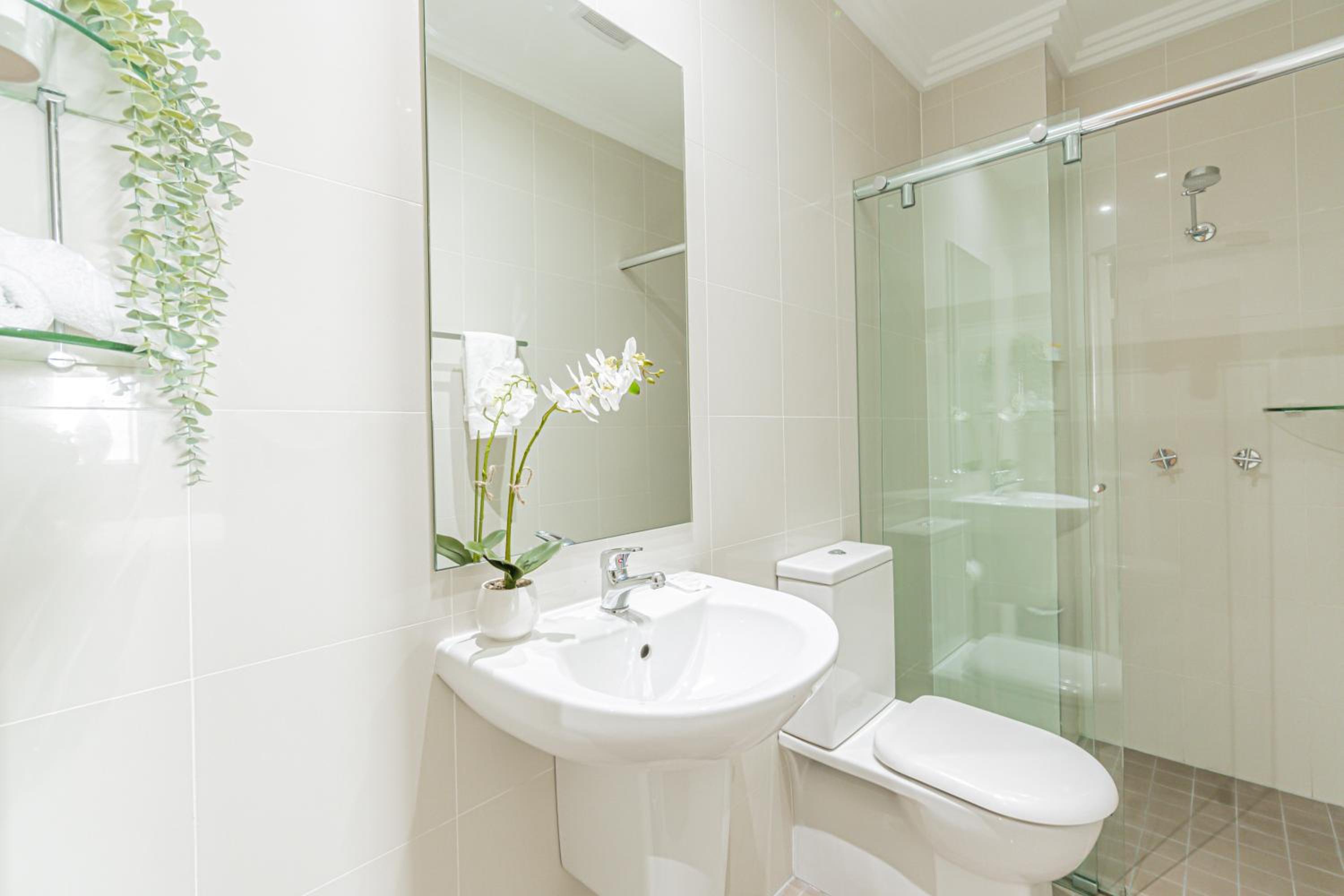 غرفة ديلوكس صغيرة بسرير مزدوج بشرفة بمطبخ صغير، Best Western Plus Camperdown Suites 5/7