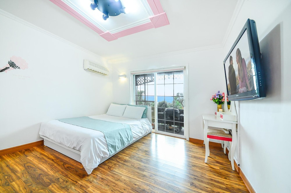 Geoje Blue Neoul Pension 6/50