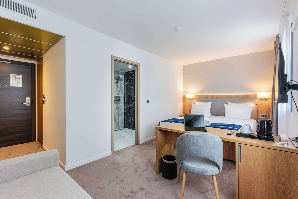 Brit Hotel Paris Rosny Sous Bois 12/34