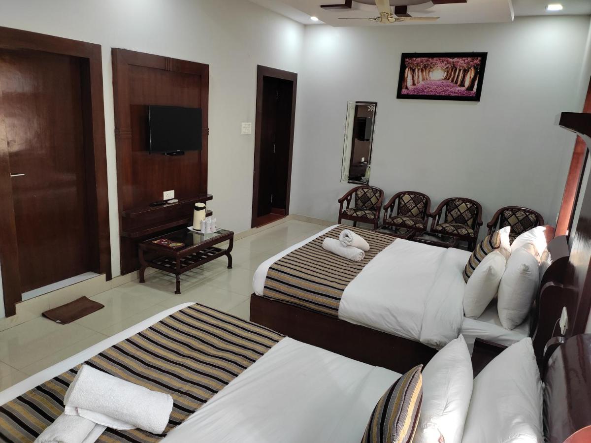 HOTEL KRISHNA JI 39/67