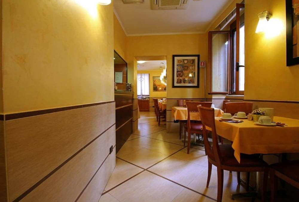 Hotel Lirico Roma 50/63