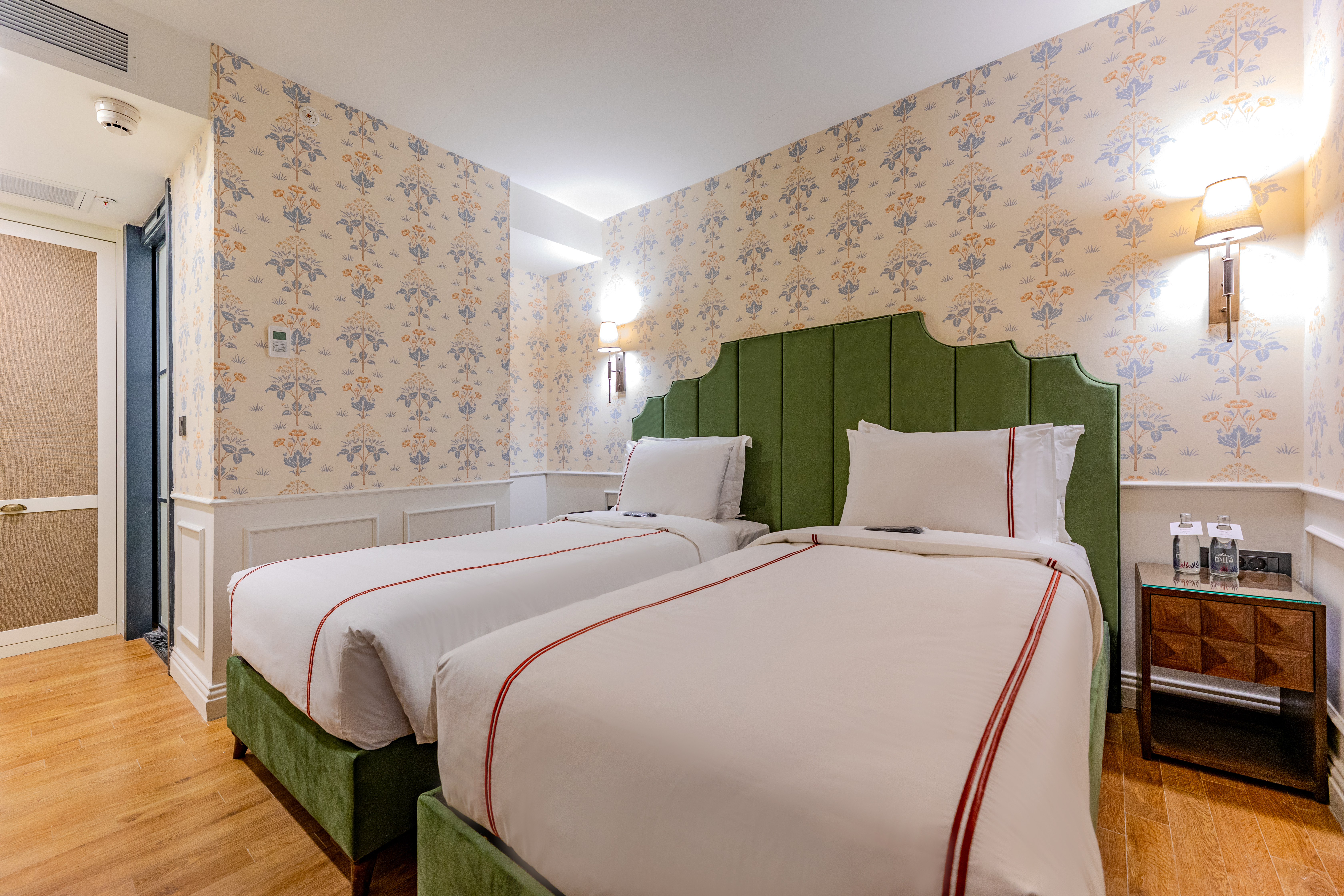 Deluxe, Twin Beds, City View