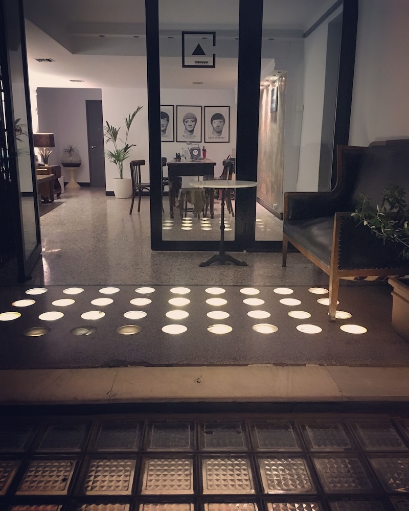 Concierge Athens I 3/50