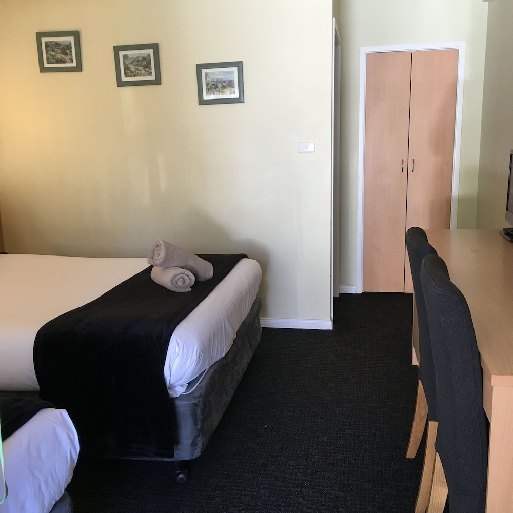 Sky Rider Motor Inn 38/69