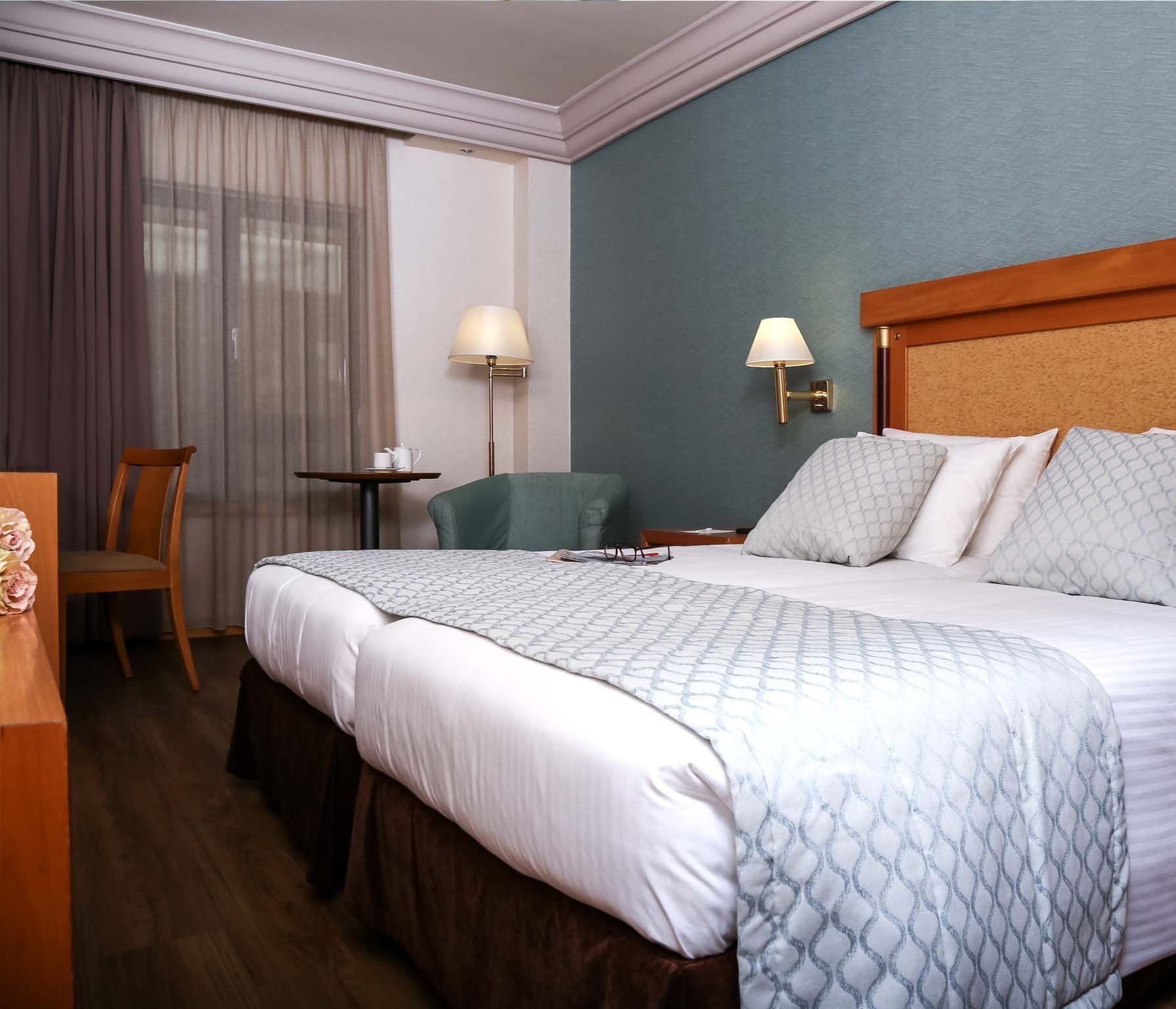 ROOM, TRIPLE