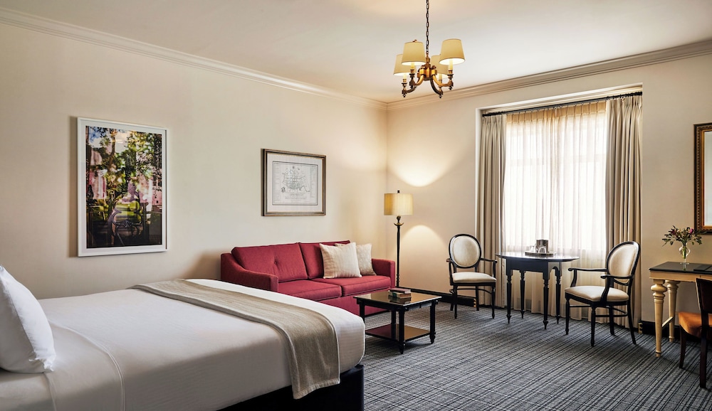JUNIOR SUITE, KING BED