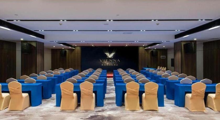 Vienna International Hotel Guangzhou Airport 52/55