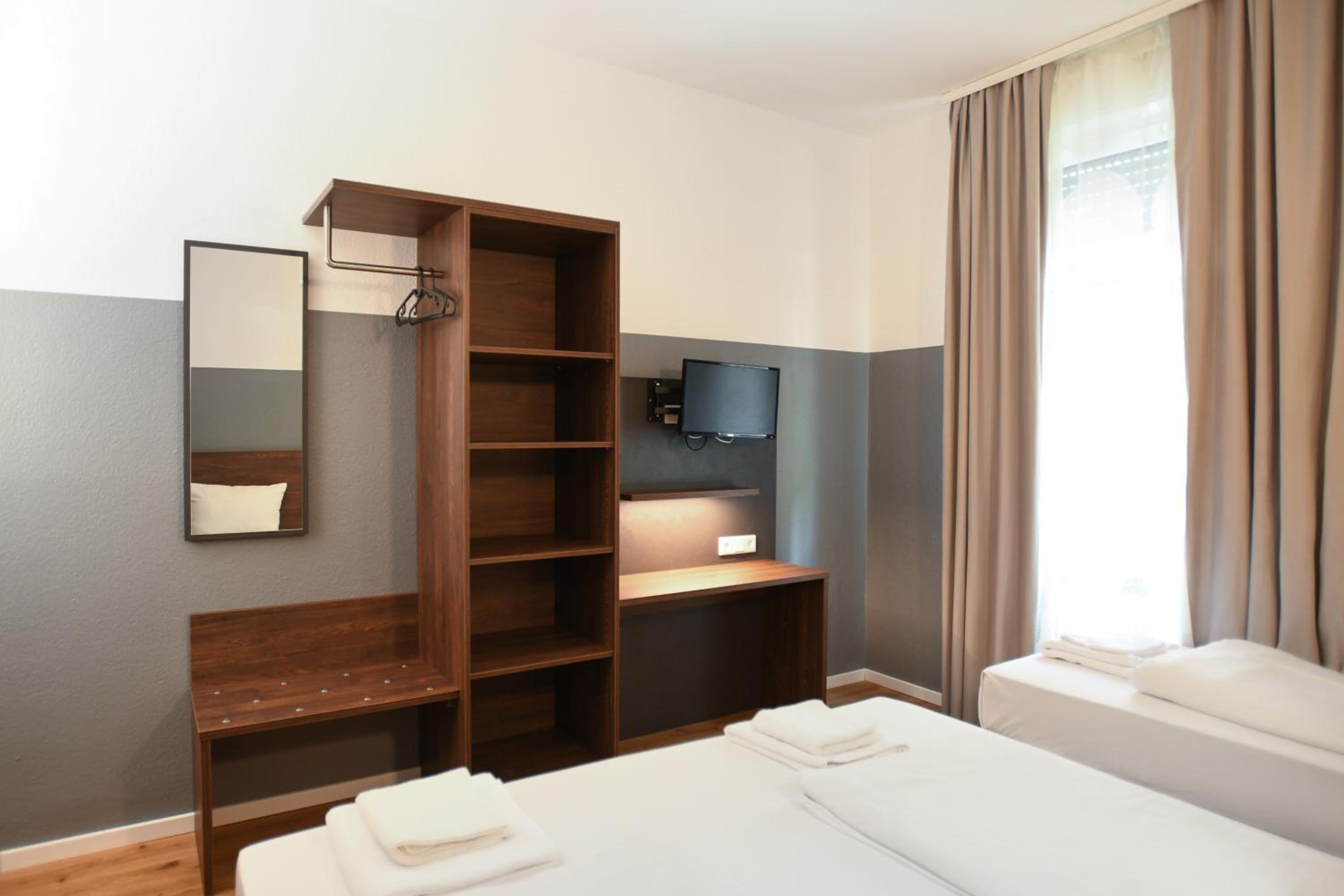 Apadana Hotel 10/50