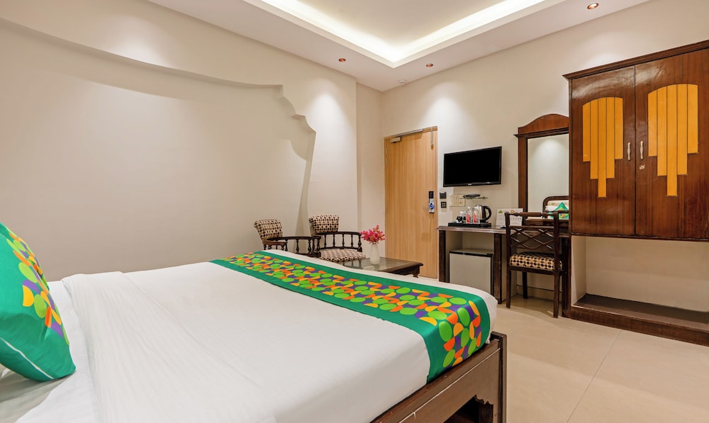 Hotel Paras International 29/49
