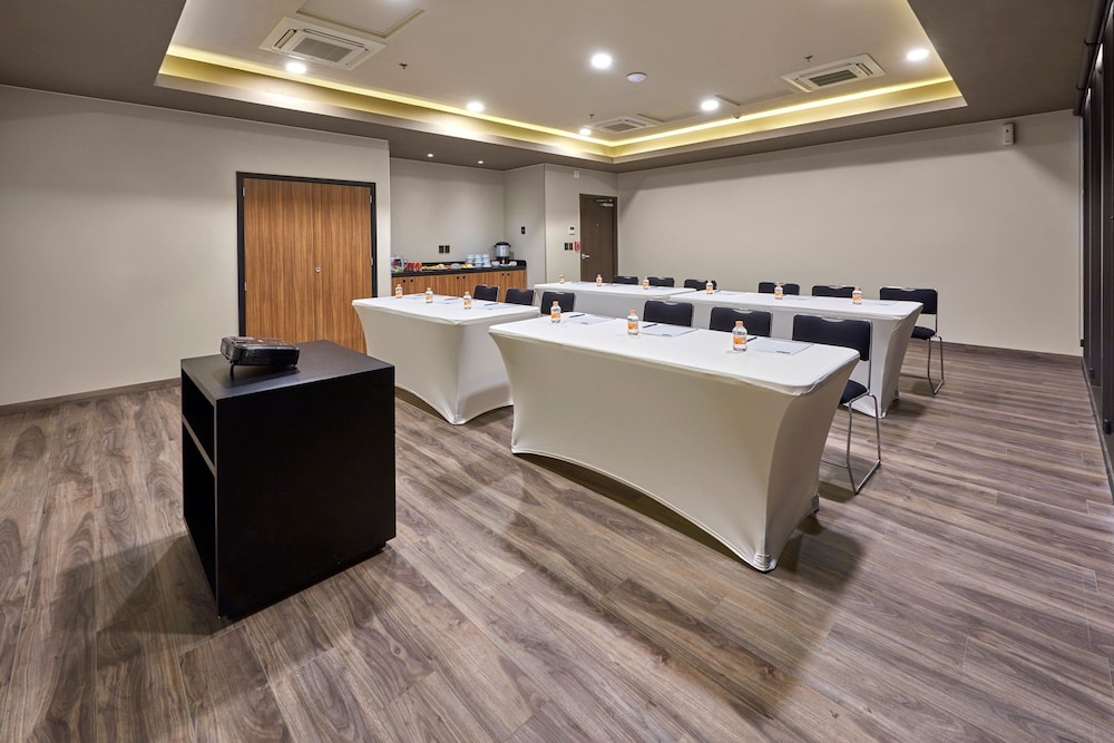 City Express Plus by Marriott Ciudad de Mexico Interlomas 10/46