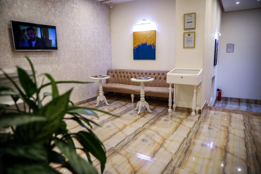 Hotel 14th Floor 19/41