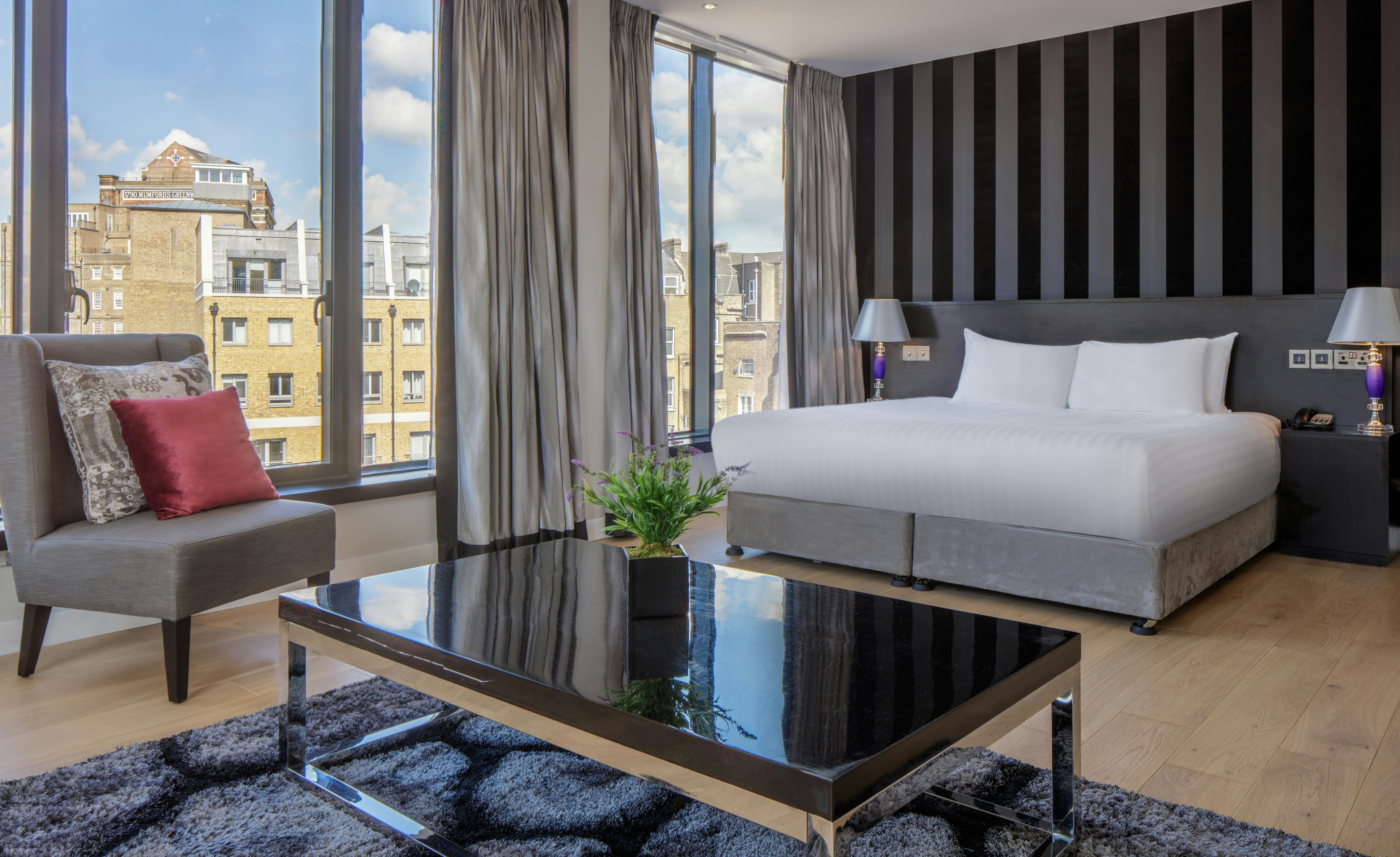 DELUXE, FAMILY, QUEEN BED
