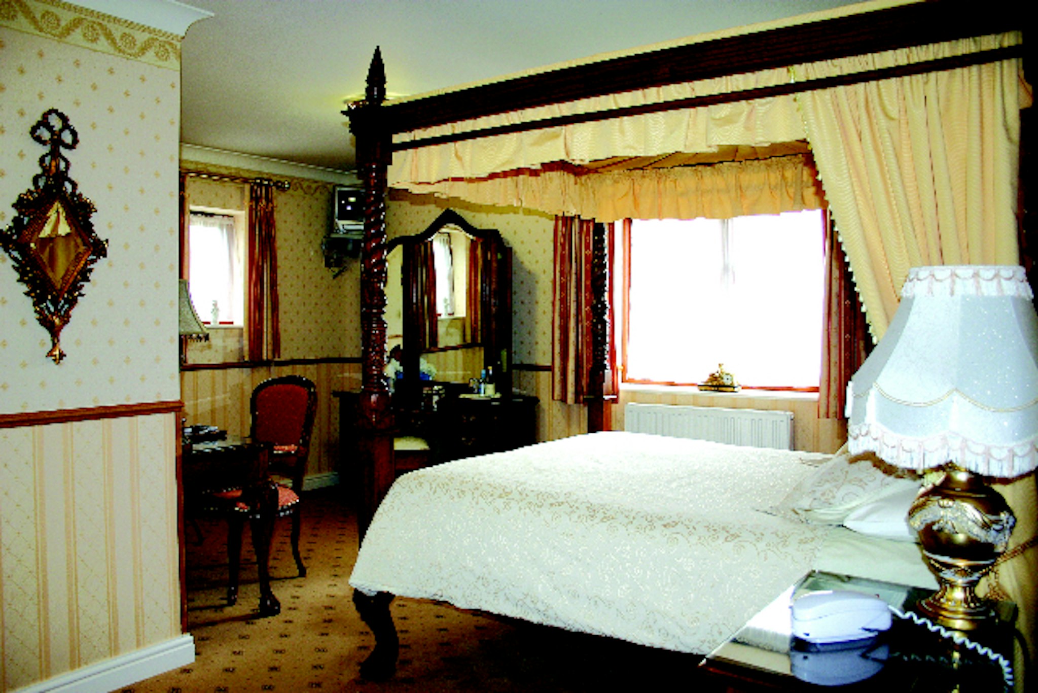 Albright Hussey Manor 5/10