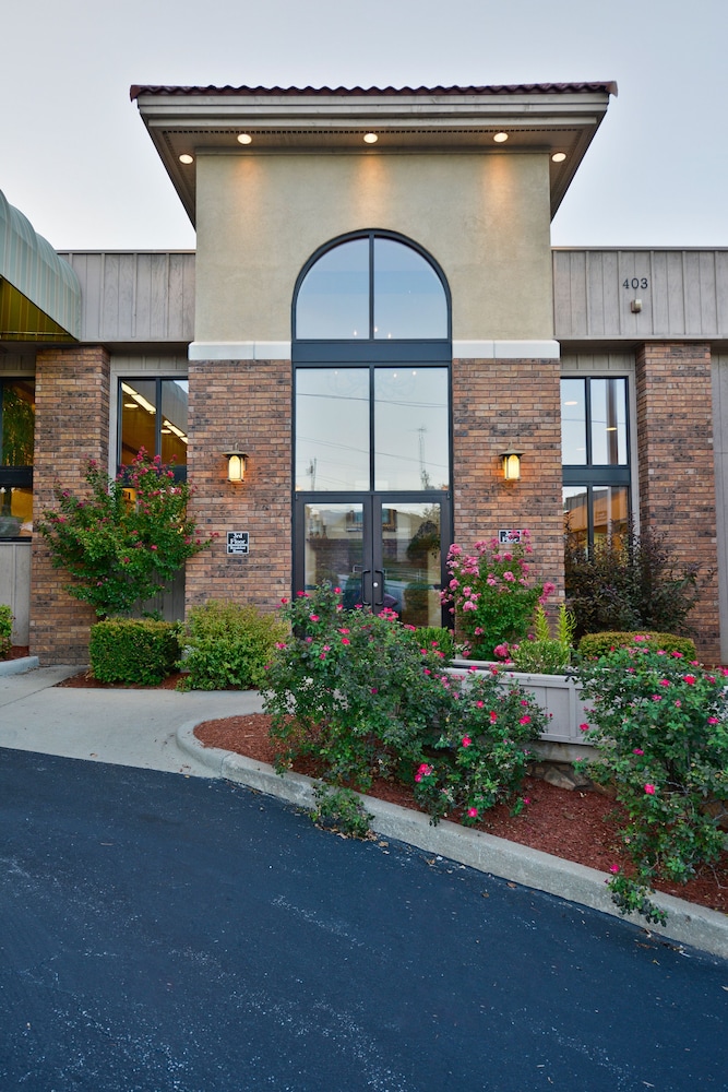 Best Western Plus Landing View Inn & Suites 21/51