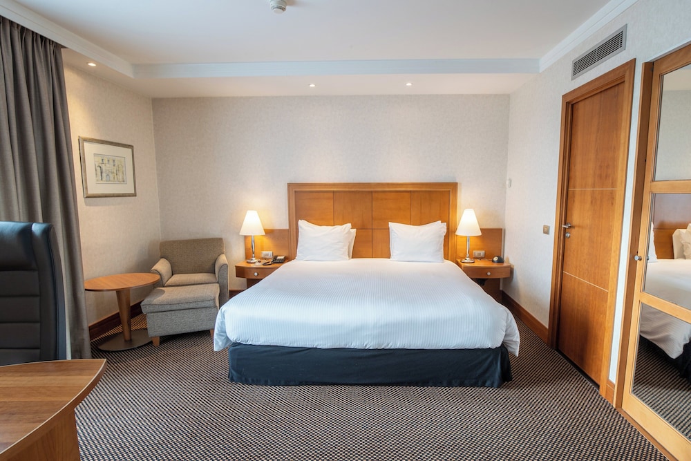 Senior, Suite, King Bed, Park View