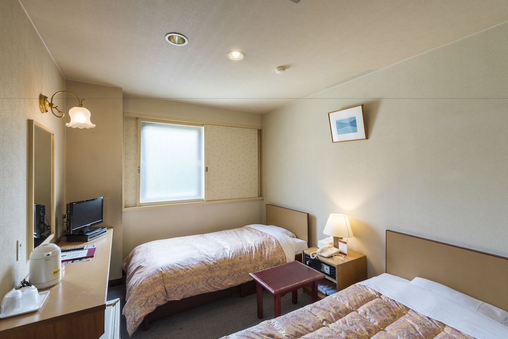 ROOM, TWIN BEDS, SMALL