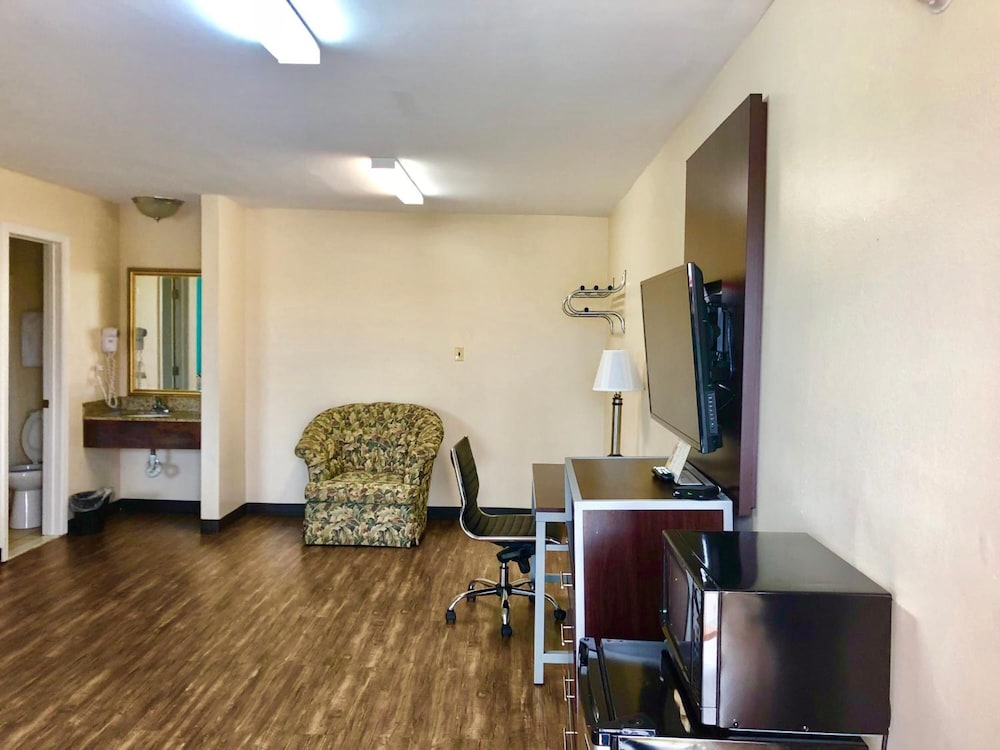 Euro Inn and Suites Slidell 13/17