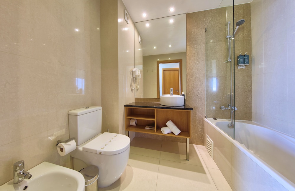 Agua Hotels Riverside 47/49