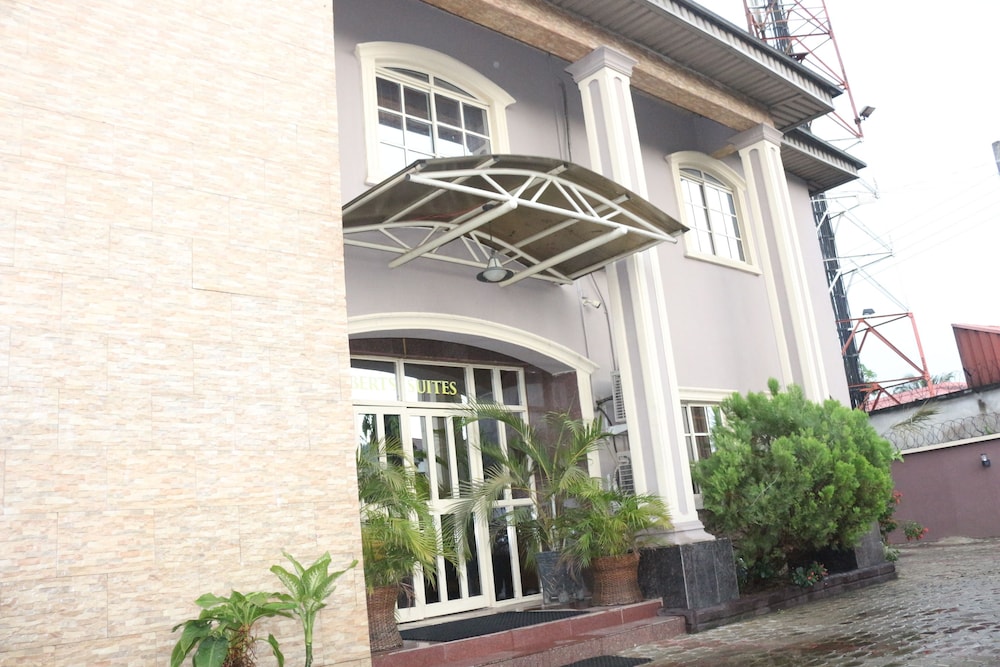 Albert Suites 2/19