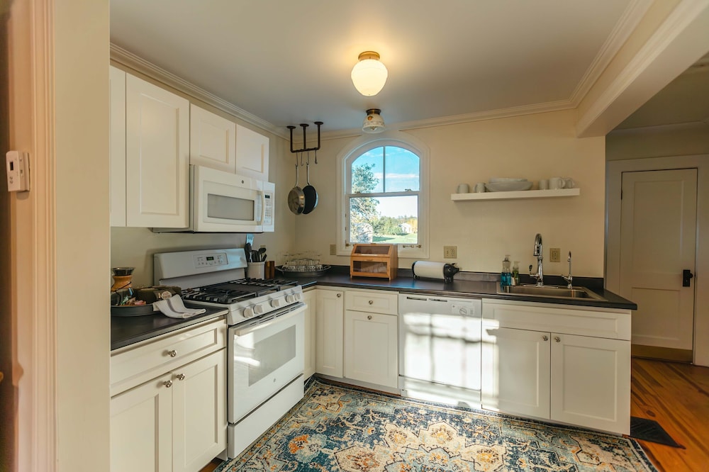 Hill Farm Inn 50/50