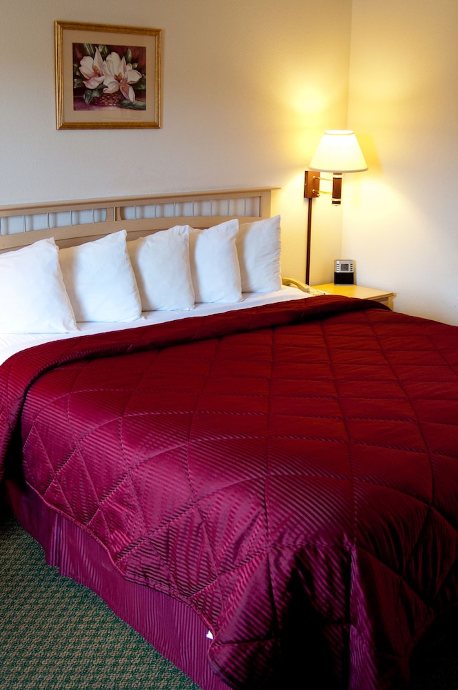 Lamplighter Inn Suites 24/46