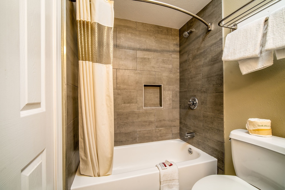 Regency Inn Suites Downey 35/40