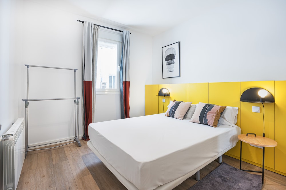 2 BEDROOMS, APARTMENT
