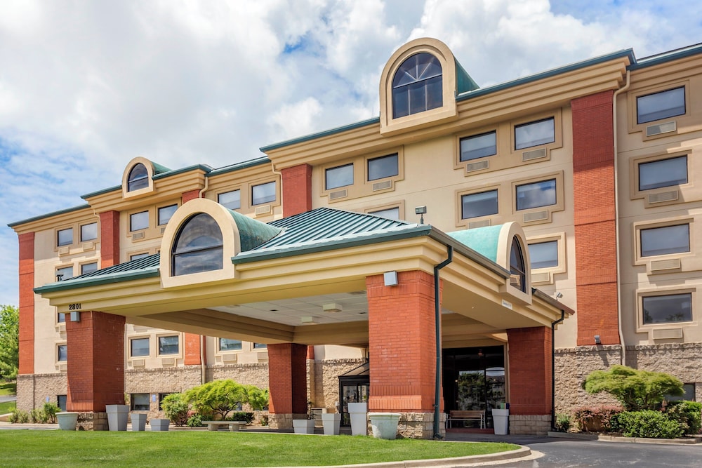 Holiday Inn Express Branson-Green Mountain Drive 2/72