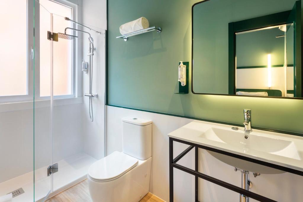 غرفة سوبيريور بسرير مزدوج، B&B HOTEL Madrid Centro Plaza Mayor 2/2