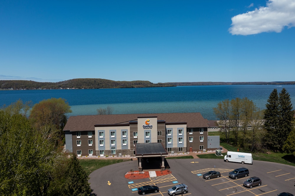 Comfort Inn and Suites Munising - Lakefront 1/49