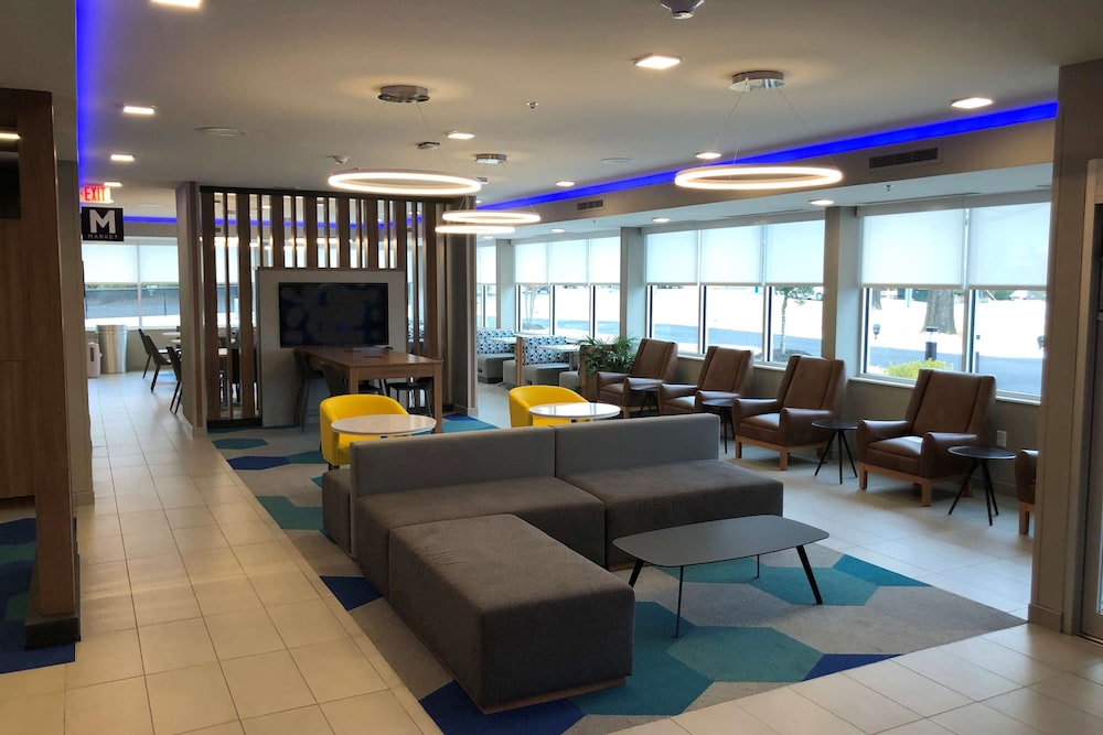 Microtel Inn and Suites by Wyndham Hot Springs 27/29