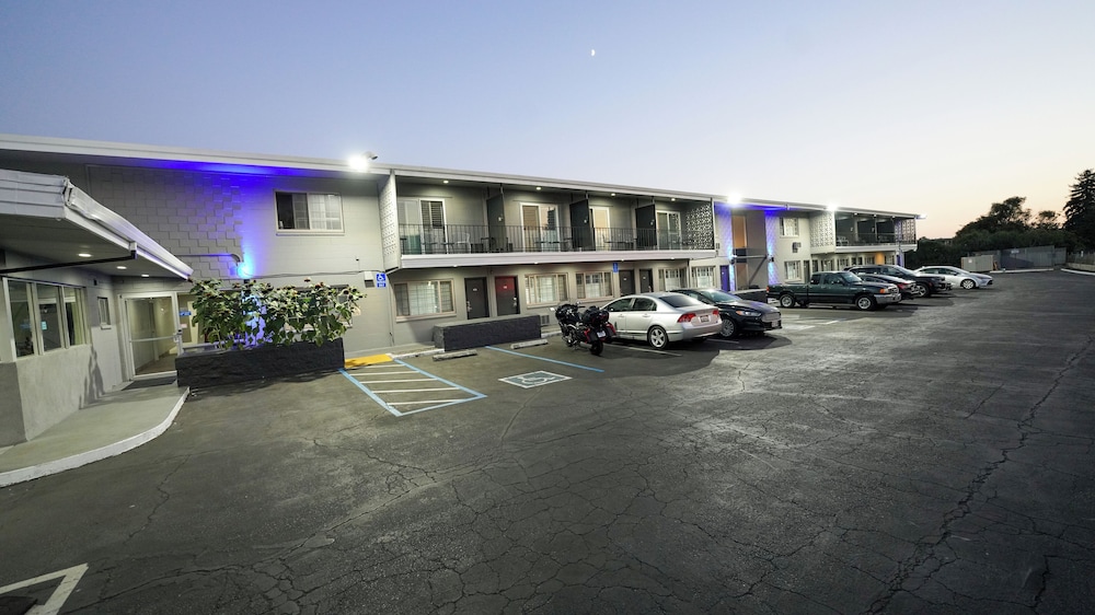 Seaside Inn & Suites 29/43