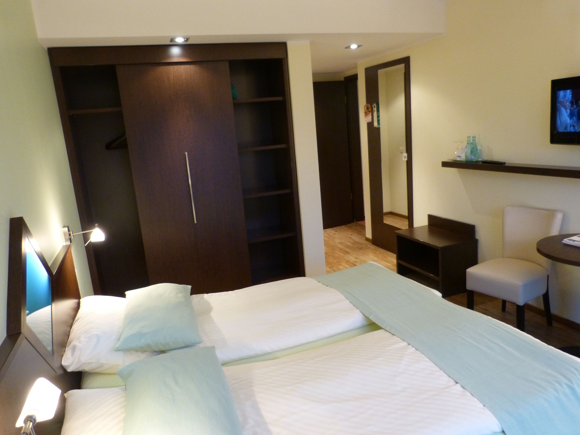 Room, Double Bed, Hotel Evering 3/5