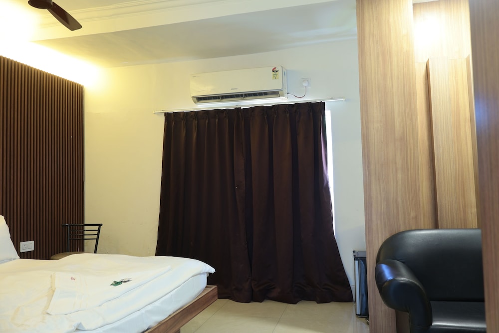 HOTEL SUDARSHAN PALACE 17/48