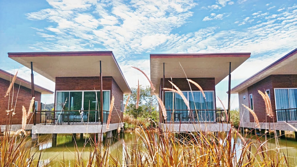 Amantra Lake View 8/72