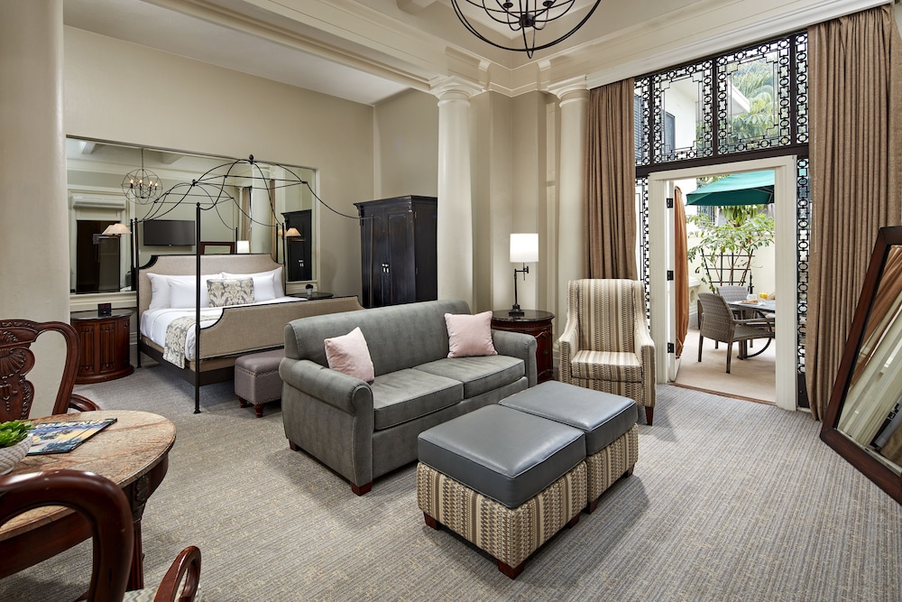 Glorietta Bay Inn 45/78