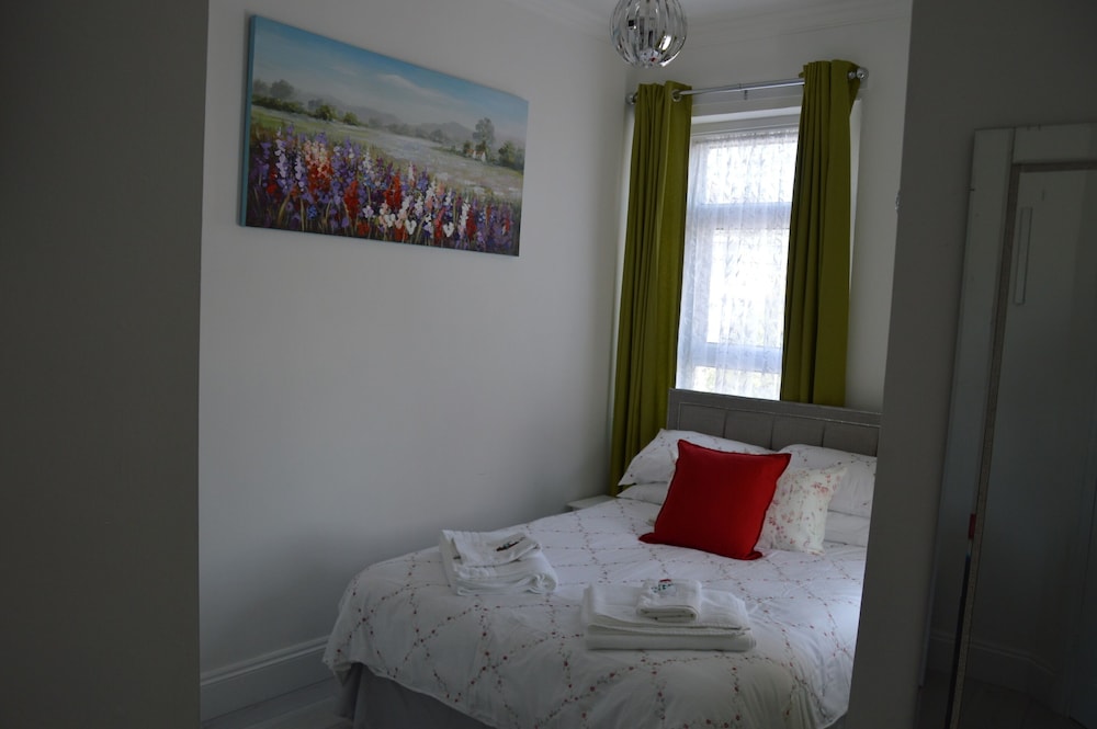 Holly Lodge Guest House 25/69