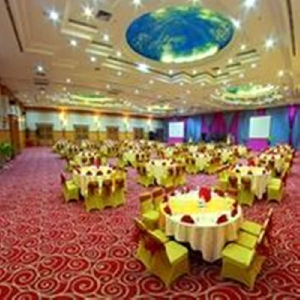 Rocky Plaza Hotel Padang 48/50