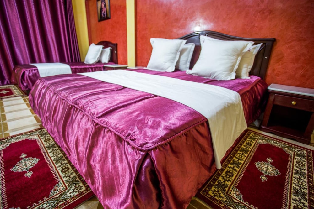 Hotel Les Ambassadeurs 32/64