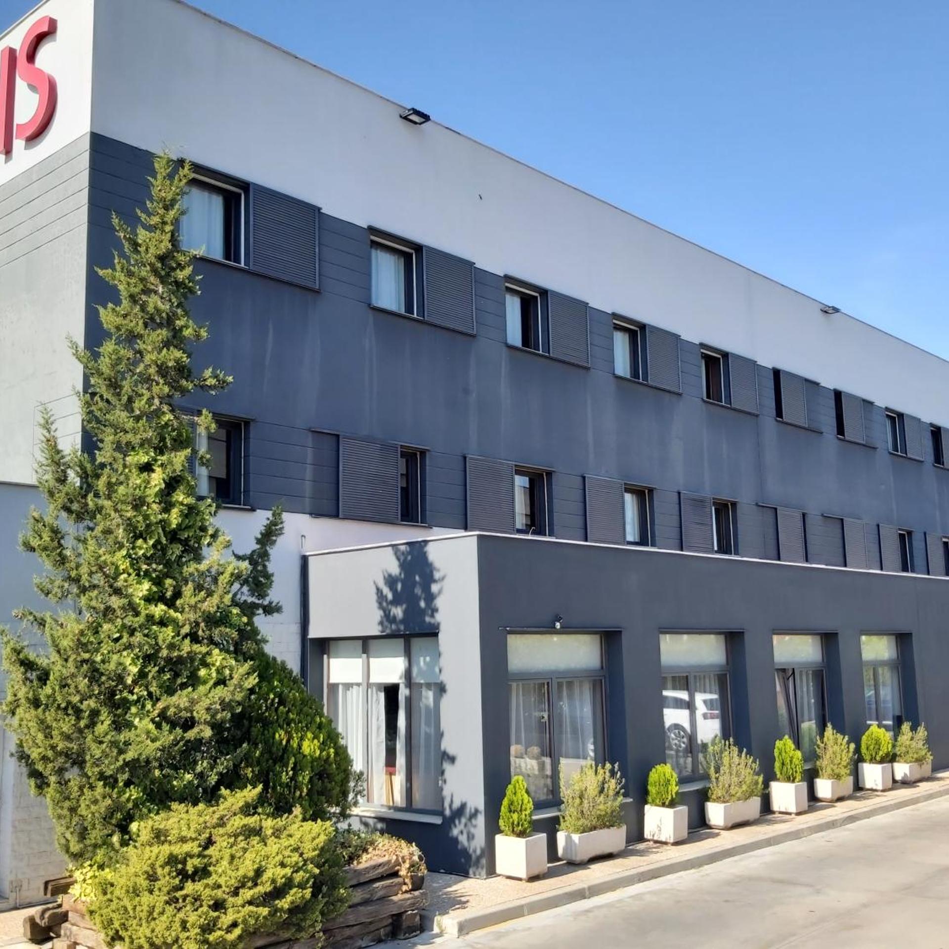 Iris Hotel 1/59