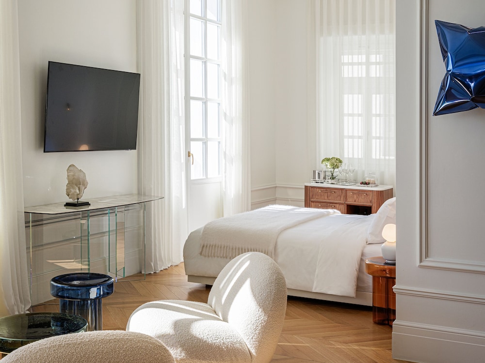 PIED A TERRE, ACROPOLIS VIEW