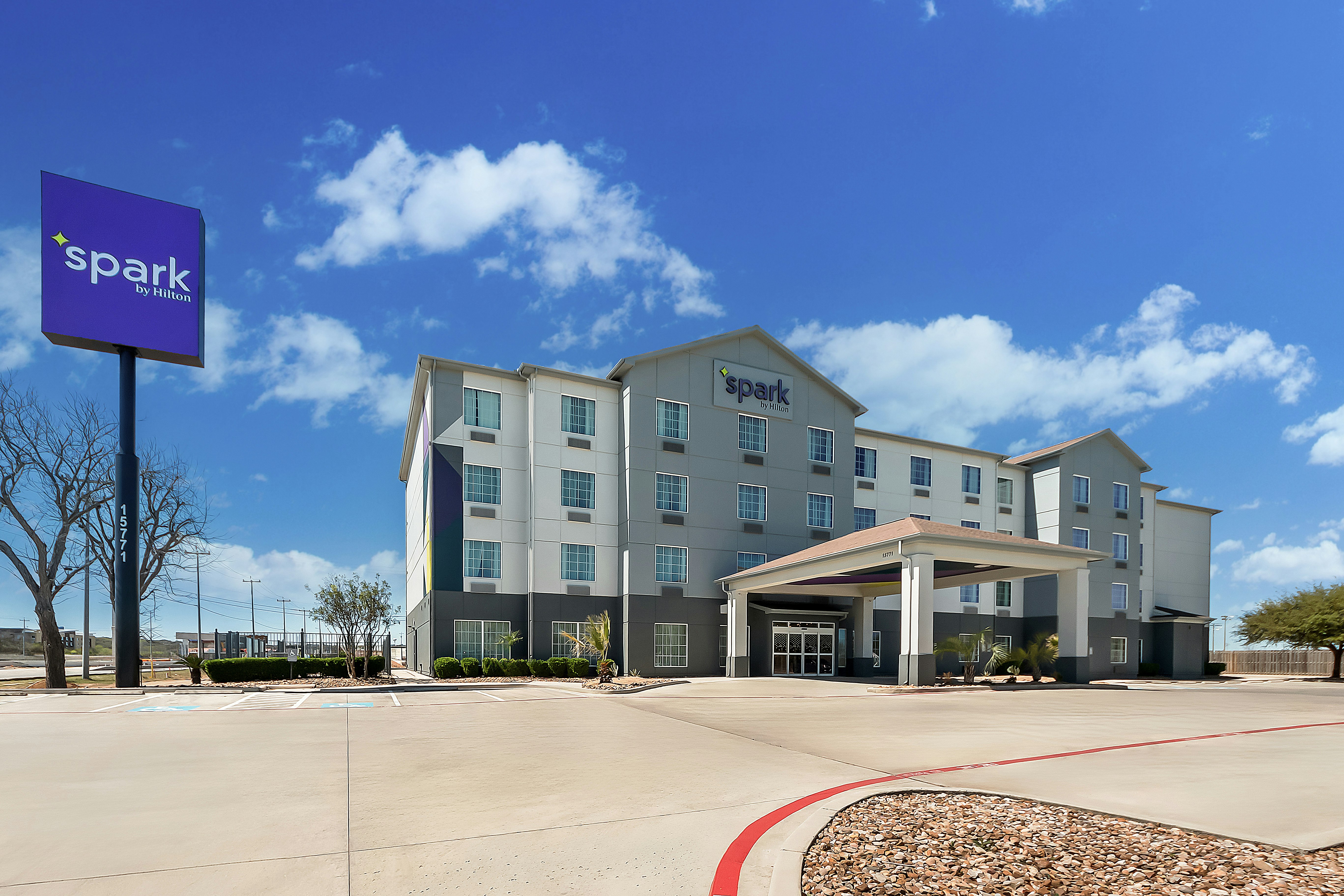 Spark by Hilton Selma 16/17