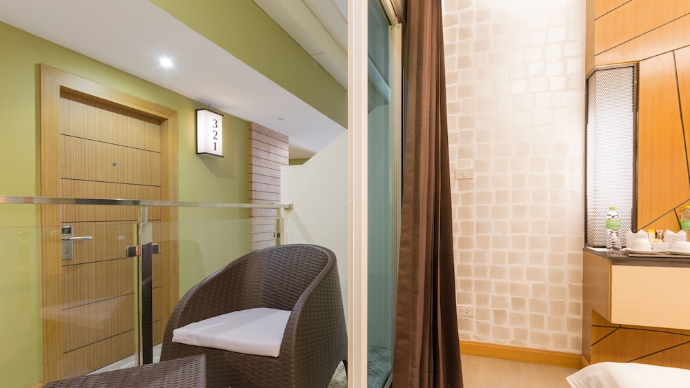 Anda Beachside Hotel 24/85