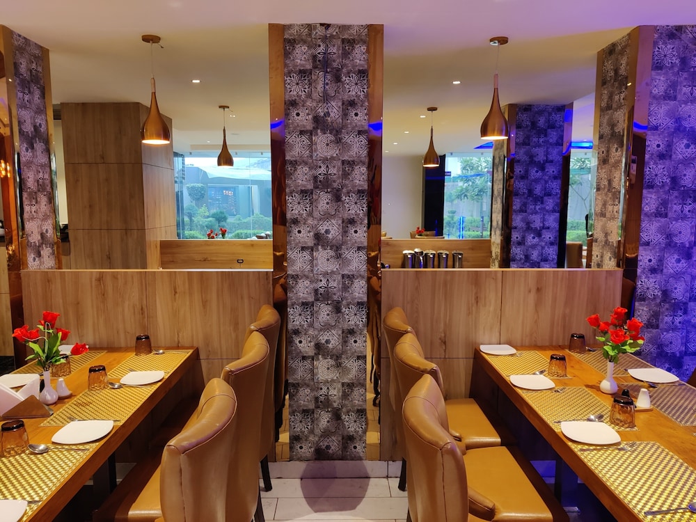 Hotel Shri Radha Nikunj Vrindavan 16/17