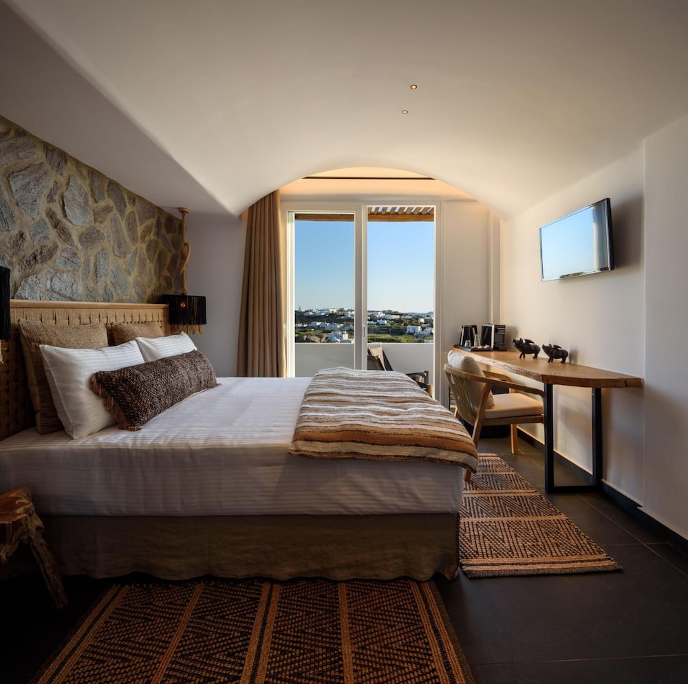 VRACHOS SUITES MYKONOS 54/75