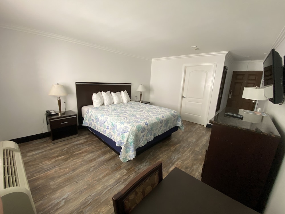 Ocean Surf Inn & Suites 19/73