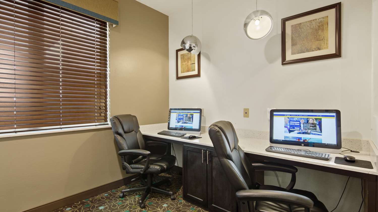 Best Western Lindsay Inn Suites 20/24