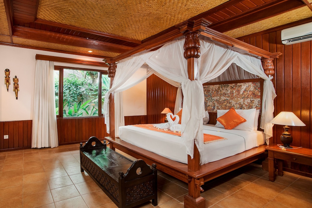 2 BEDROOMS, SUPERIOR, VILLA, GARDEN AREA