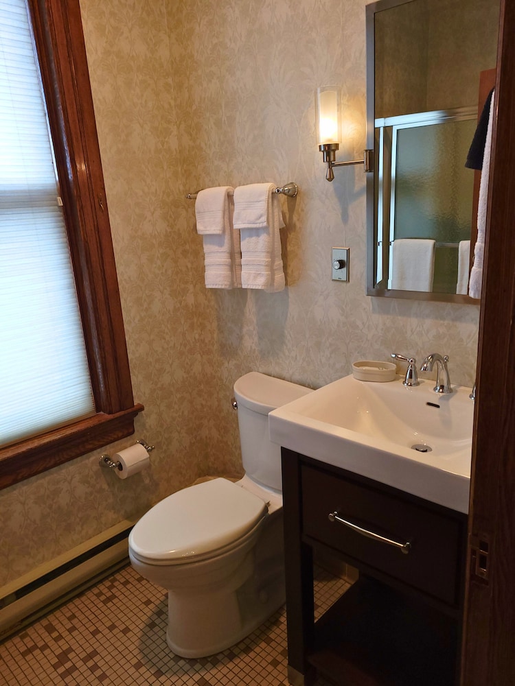 Altland House Inn and Suites 42/50