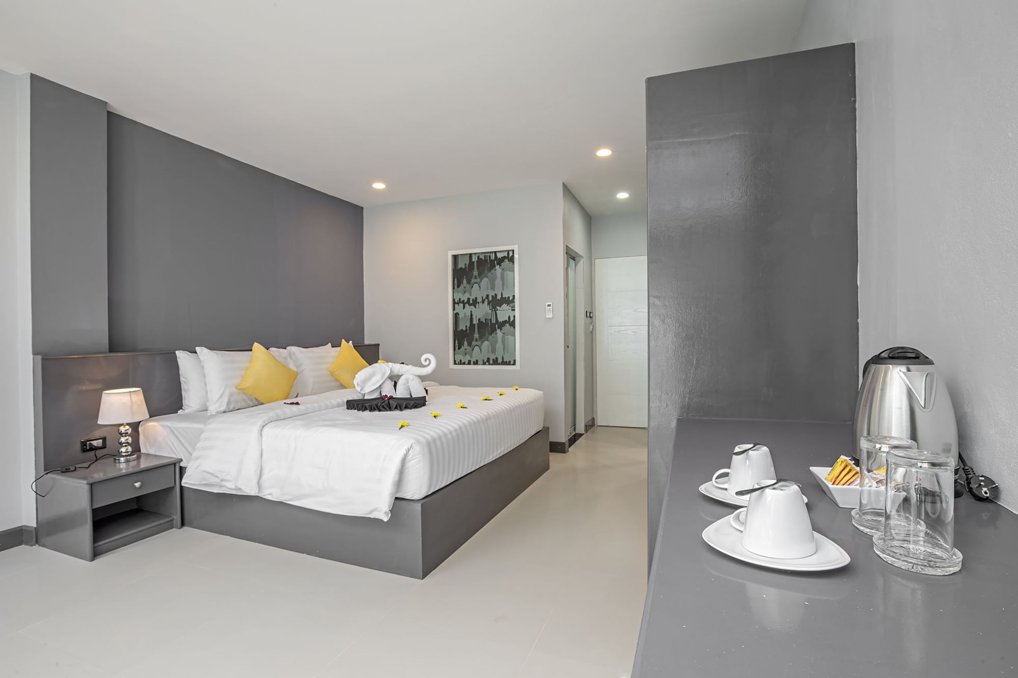 Junior Suite, Double Bed, Pool Access، MODERN LIVING HOTEL 3/6